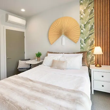 Newly Modern 2B2B Home Near Seatac - Golf Course